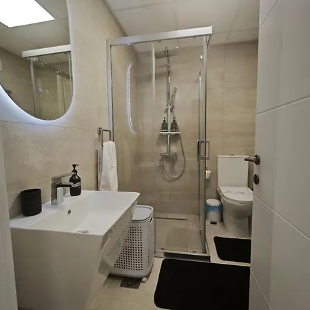 With Free Parking, Balcony & Walk To Center * Скопье