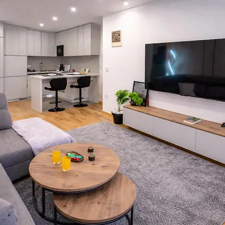 With Free Parking, Balcony & Walk To Center *