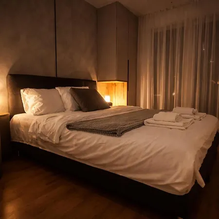 Апартаменты With Free Parking, Balcony & Walk To Center *