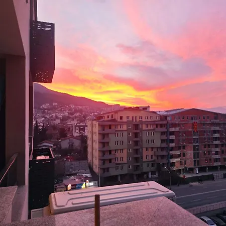 Daire With Free Parking, Balcony & Walk To Center