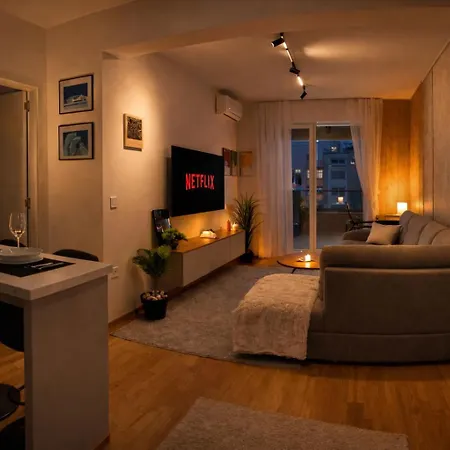 Апартаменты With Free Parking, Balcony & Walk To Center *