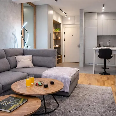 With Free Parking, Balcony & Walk To Center Скопье