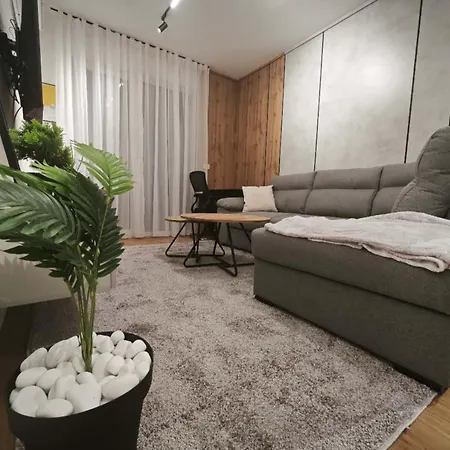With Free Parking, Balcony & Walk To Center Апартаменты