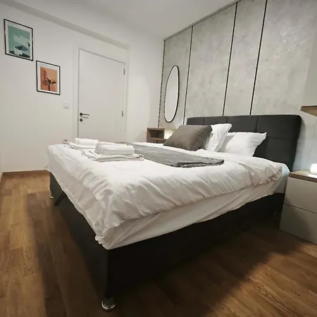 With Free Parking, Balcony & Walk To Center Скопье
