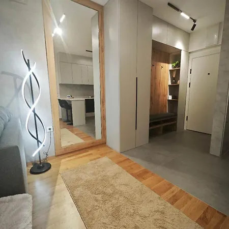 Апартаменты With Free Parking, Balcony & Walk To Center Скопье