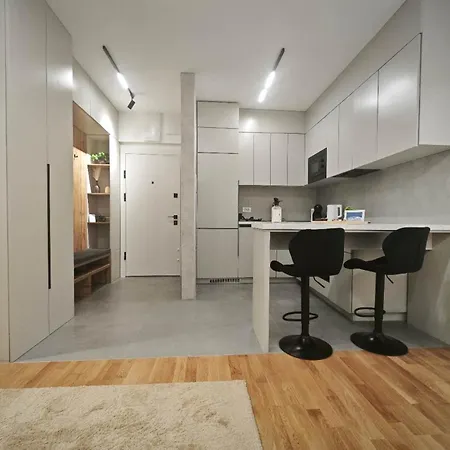 With Free Parking, Balcony & Walk To Center *