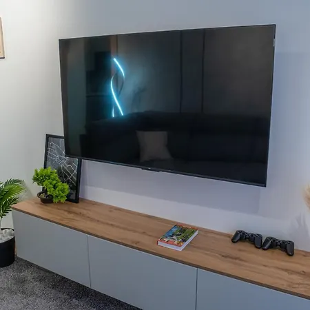 With Free Parking, Balcony & Walk To Center * Üsküp