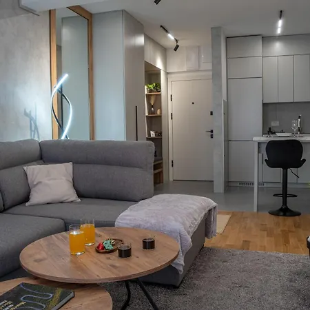 Daire With Free Parking, Balcony & Walk To Center