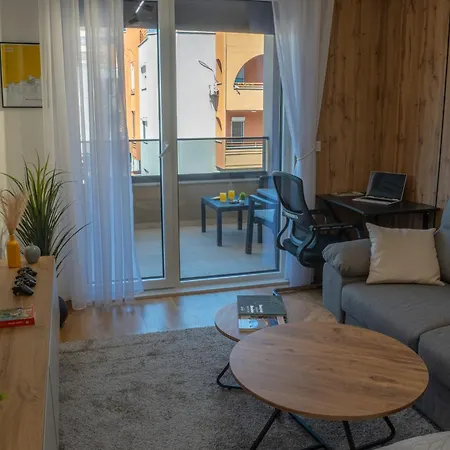 Апартаменты With Free Parking, Balcony & Walk To Center